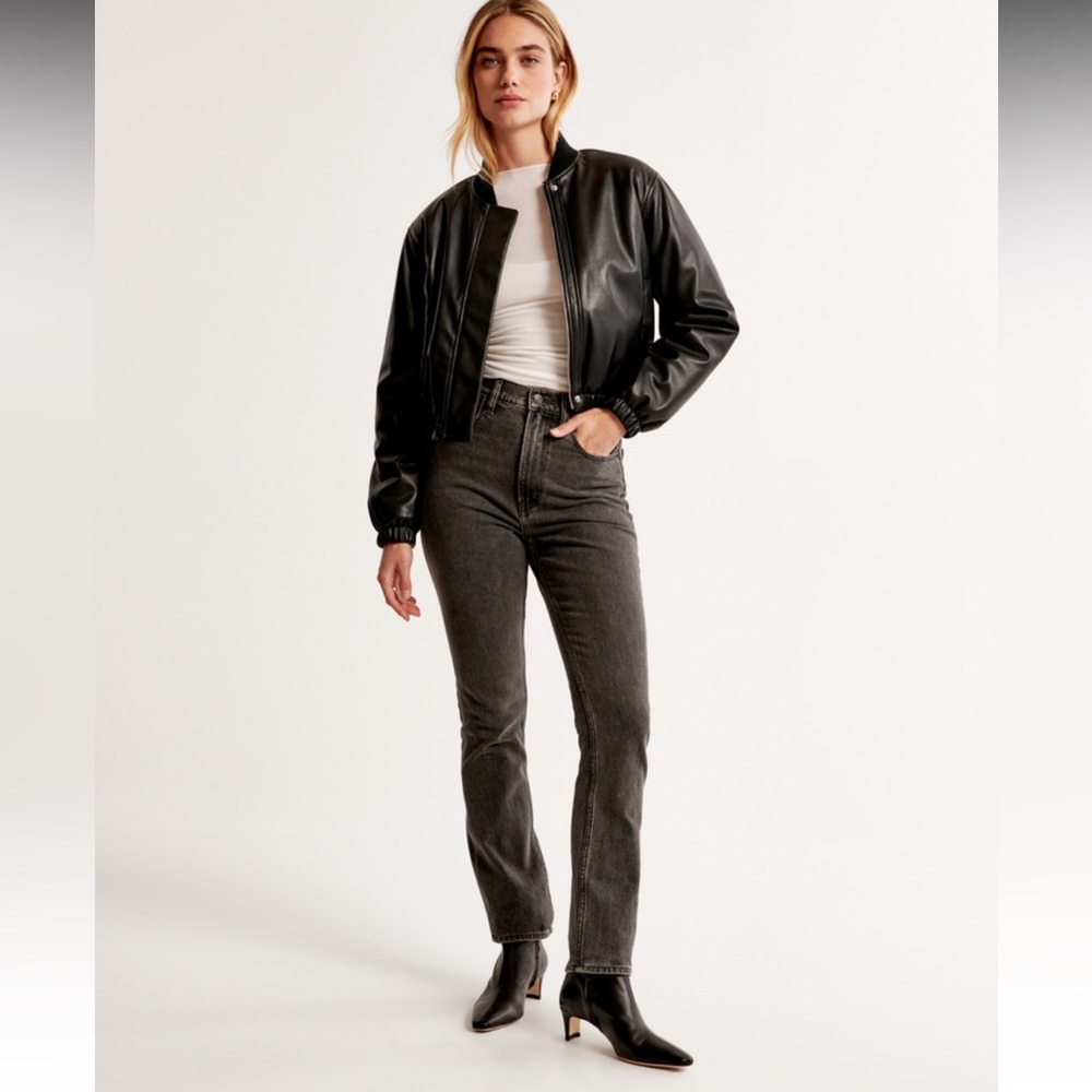 Abercrombie & Fitch 90s Ultra High Rise Slim Straight Jeans